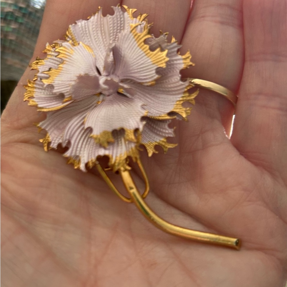 Elegant Gold and Pink Carnation Brooch